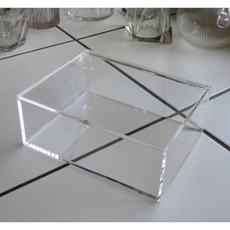 Boite vitrine en plexiglass rectangulaire 24x18x8 cm